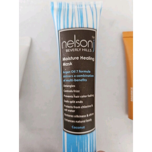 Cosmetic Bag & Lot Of 3 Products Innisfree, Ren, & Nelson Glow Eye Mask Sealed - Picture 4 of 12